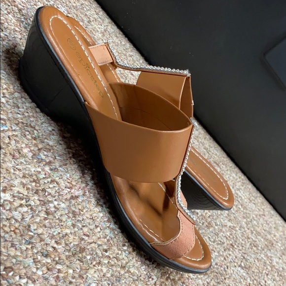 Epicsteps-Cute rhinestone brown flats. Size 9 - Picture 2 of 8